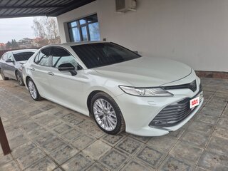 2019 Toyota Camry VIII (XV70), белый, 2650000 рублей, вид 1