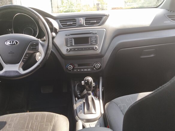 2015 Kia Rio III Рестайлинг, чёрный - вид 4