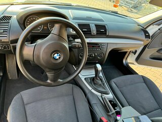 2010 BMW 1 серии 116i I (E81/E82/E87/E88) Рестайлинг, белый, 1150000 рублей, вид 4