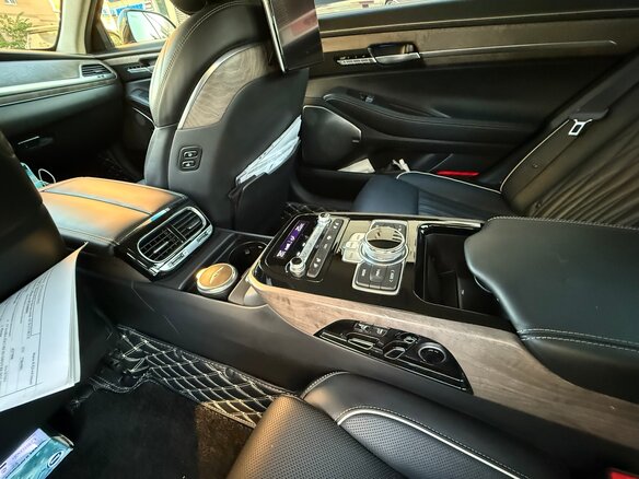 2021 Genesis G90 I Рестайлинг, чёрный, 4150000 рублей - вид 9