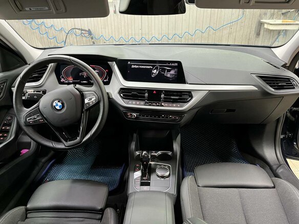 2020 BMW 1 серии 118d III (F40), синий, 2900000 рублей - вид 5