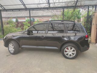 2009 Volkswagen Touareg I Рестайлинг, чёрный, 1500000 рублей, вид 3