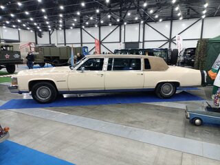 1985 Cadillac Fleetwood Brougham II Рестайлинг, бежевый, 1200000 рублей, вид 1
