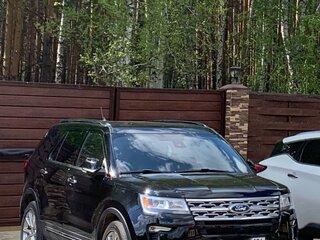 2019 Ford Explorer V Рестайлинг 2, чёрный, 3100000 рублей, вид 2