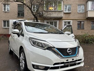 2019 Nissan Note e-Power II Рестайлинг, белый, 1490000 рублей, вид 2
