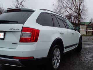 2015 Skoda Octavia Scout III (A7), белый, 1790000 рублей, вид 3