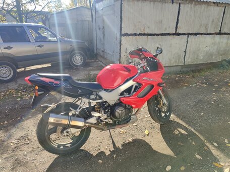 1997 Honda VTR 1000, красный, 360000 рублей, вид 4