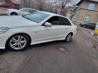 2011 Mercedes-Benz E-Класс 200 5G-Tronic IV (W212, S212, C207), белый, 1530000 рублей, вид 3