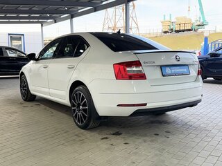 2017 Skoda Octavia III (A7) Рестайлинг, белый, 1599000 рублей, вид 3