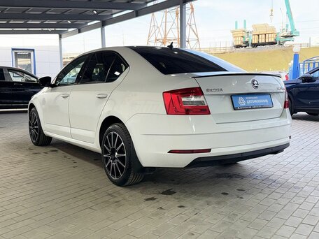 2017 Skoda Octavia III (A7) Рестайлинг, белый, 1599000 рублей, вид 3