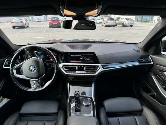 2019 BMW 3 серии 330i xDrive VII (G2x), чёрный, 3006984 рублей - вид 2