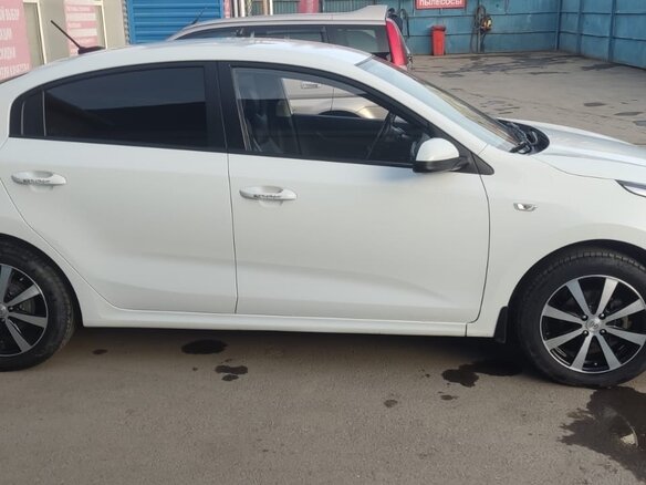 2018 Kia Rio IV, белый, 1300000 рублей - вид 2