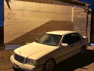 1995 Mercedes-Benz C-Класс 200 I (W202), белый, 345000 рублей, вид 1