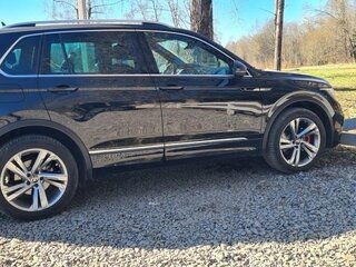 2021 Volkswagen Tiguan II Рестайлинг, чёрный, 4350000 рублей, вид 3