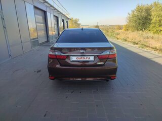 2017 Toyota Camry VII (XV50) Рестайлинг 2, коричневый, 2400000 рублей, вид 4