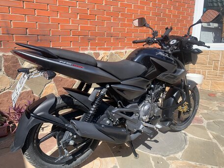 2021 Bajaj Pulsar NS 125, чёрный, 150000 рублей, вид 3