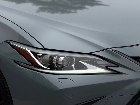 2021 Lexus ES 250 VII Рестайлинг, белый, 3490000 рублей - вид 10