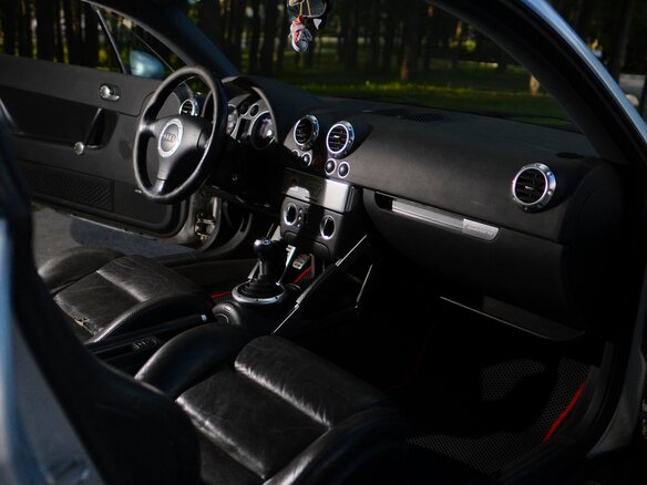 2000 Audi TT I (8N), серебристый, 600000 рублей - вид 12