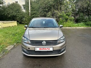 2015 Volkswagen Polo V Рестайлинг, бежевый, 900000 рублей, вид 2