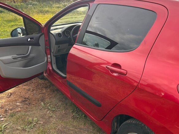 2008 Peugeot 308 I, красный, 400000 рублей - вид 2