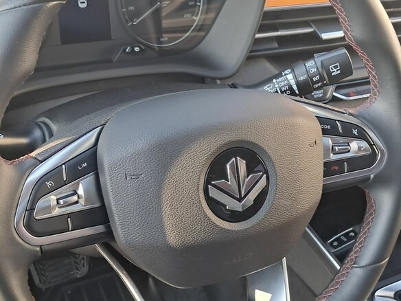 2023 Livan X3 Pro, жёлтый - вид 20