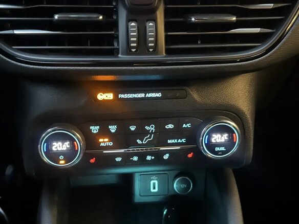 2019 Ford Focus IV, синий, 1520000 рублей - вид 16