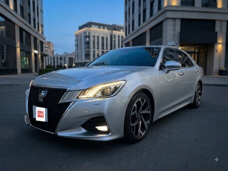 2017 Toyota Crown XIV (S210) Рестайлинг, серебристый, 2900000 рублей, вид 3