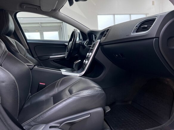 2016 Volvo S60 II Рестайлинг, серебристый, 1350000 рублей - вид 11