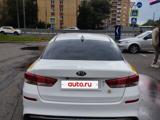 2019 Kia Optima IV Рестайлинг, белый, 1420000 рублей, вид 4
