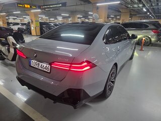 2025 BMW 5 серии 523d xDrive VIII (G60/G61/G68), чёрный, 7390000 рублей, вид 5
