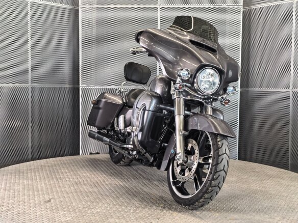 2013 Harley-Davidson Street Glide, серый, 1299000 рублей - вид 2