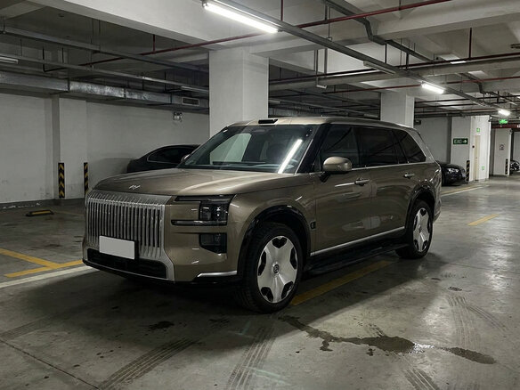 2026 Zeekr 9X 55 kWh (до 3.5 т), золотистый, 11100000 рублей