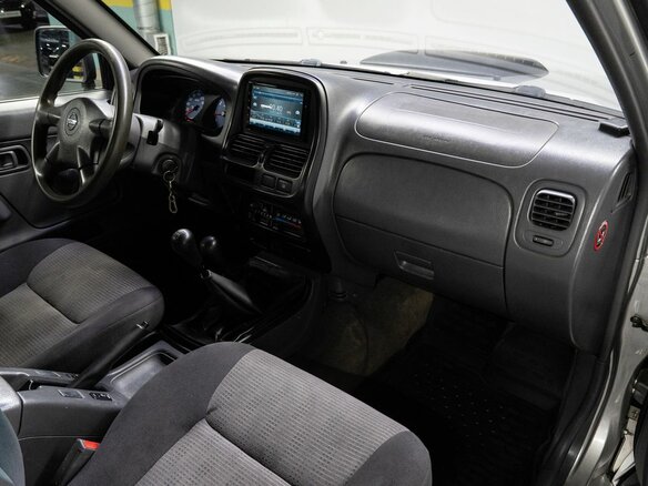 2010 Nissan NP300, серебристый, 1040000 рублей - вид 13