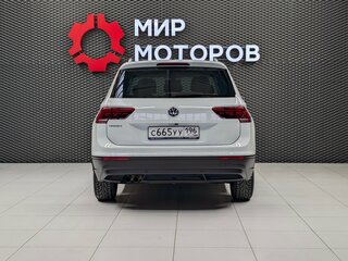 2018 Volkswagen Tiguan II, белый, 2000000 рублей, вид 5