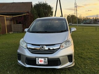 2016 Honda Freed I Рестайлинг 2, серебристый, 1300000 рублей, вид 2