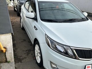 2013 Kia Rio III, белый, 790000 рублей, вид 3