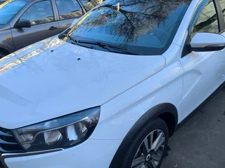 2019 Lada (ВАЗ) Vesta SW Cross I, белый, 1000000 рублей, вид 1