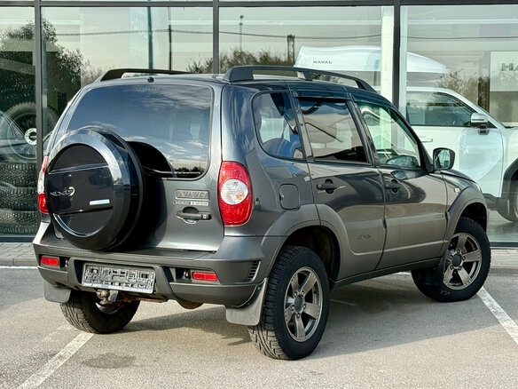 2020 Lada (ВАЗ) Niva, серый, 930000 рублей - вид 1
