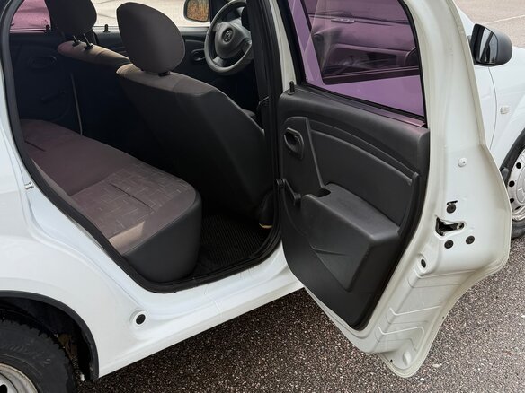 2011 Renault Logan I Рестайлинг, белый, 400000 рублей - вид 18