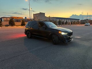 2022 BMW X5 40i IV (G05/G18), чёрный, 4900000 рублей, вид 3