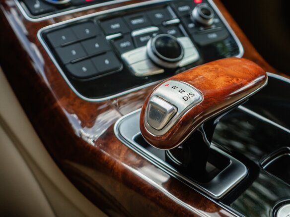 2011 Audi A8 III (D4), бежевый, 1700000 рублей - вид 13