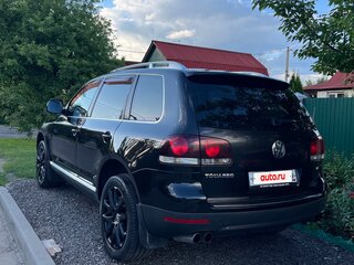 2007 Volkswagen Touareg I Рестайлинг, чёрный, 1600000 рублей, вид 5
