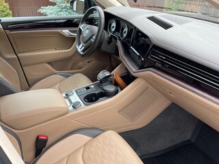 2019 Volkswagen Touareg III, коричневый, 3900000 рублей, вид 5