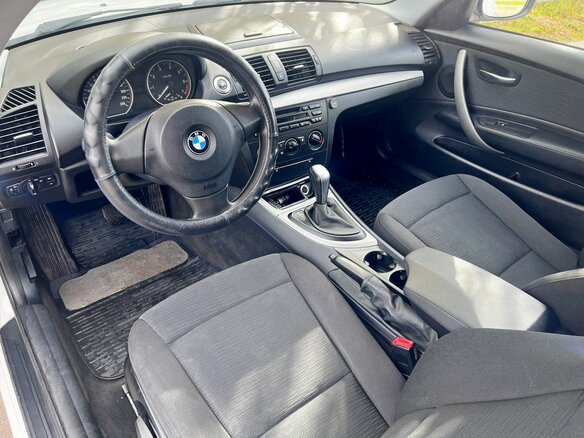 2010 BMW 1 серии 116i I (E81/E82/E87/E88) Рестайлинг, белый, 595000 рублей - вид 6