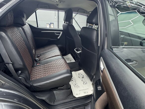 2018 Toyota Fortuner II, серый, 3700000 рублей - вид 5