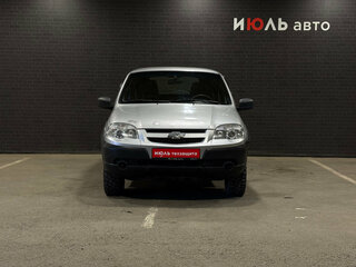 2017 Chevrolet Niva I Рестайлинг, серебристый, 650000 рублей, вид 2