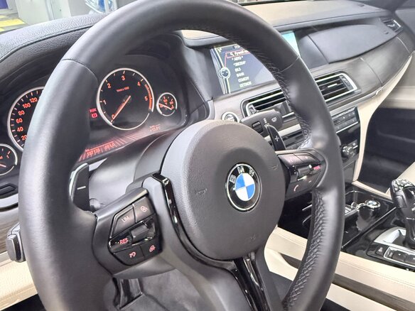 2011 BMW 7 серии Long 730Ld V (F01/F02/F04), чёрный, 1800000 рублей - вид 8