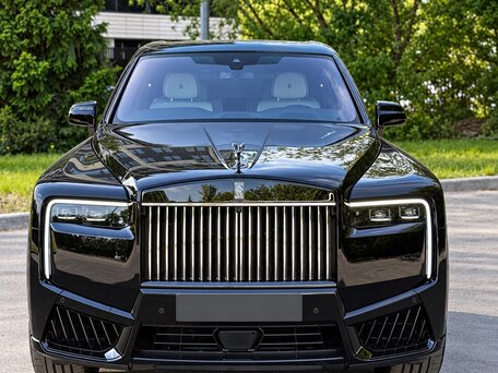 2025 Rolls-Royce Cullinan Black Badge I Рестайлинг (Series II), чёрный, 67000000 рублей, вид 2