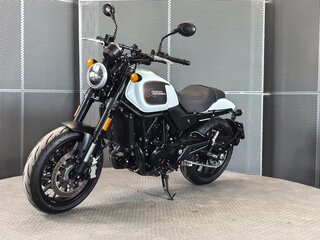 2023 Harley-Davidson X500, серебристый, 549000 рублей, вид 4