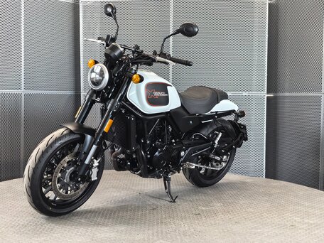 2023 Harley-Davidson X500, серебристый, 549000 рублей, вид 4